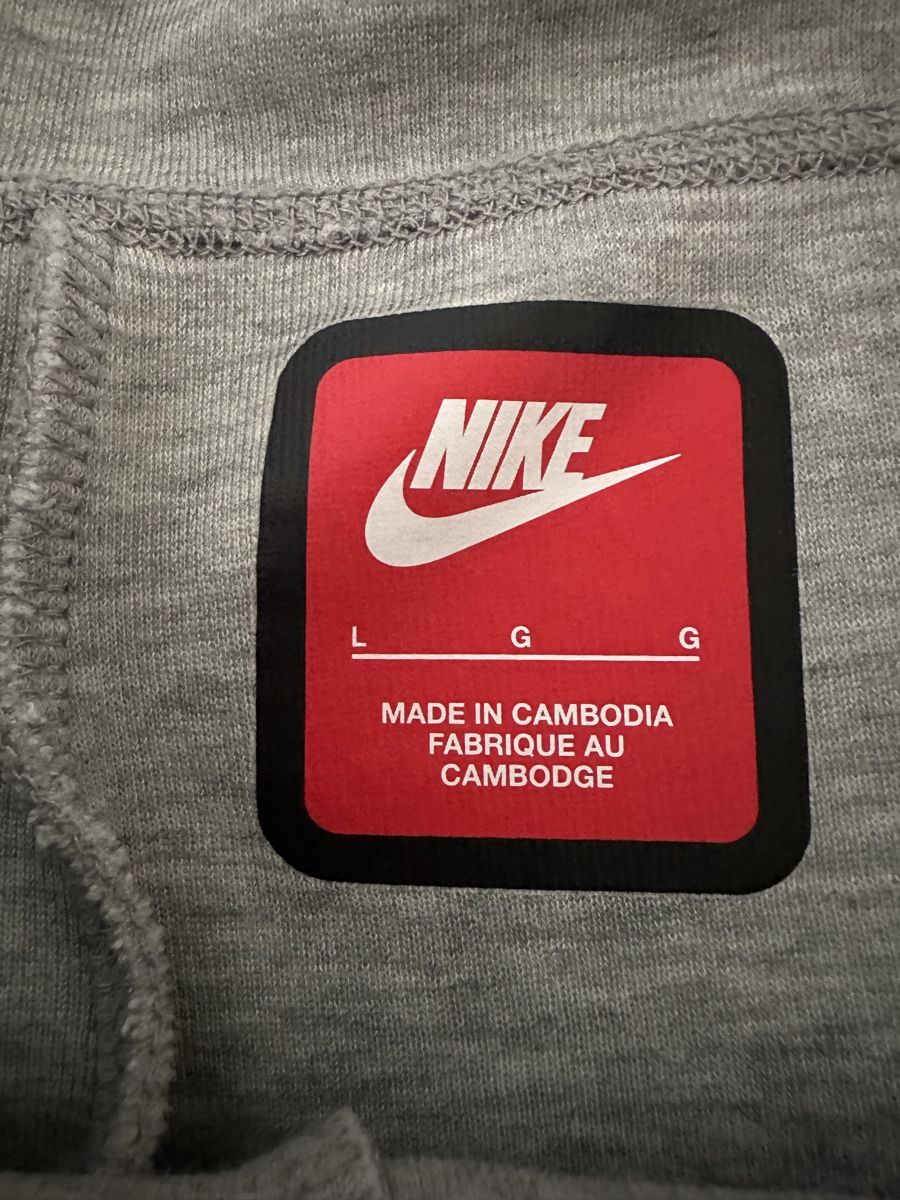 Nike Pantaloni: Herren Nike Jogginghose Gr/L – Nuovo (secondo la descrizione) da Basel venduto da Ivana_4 6