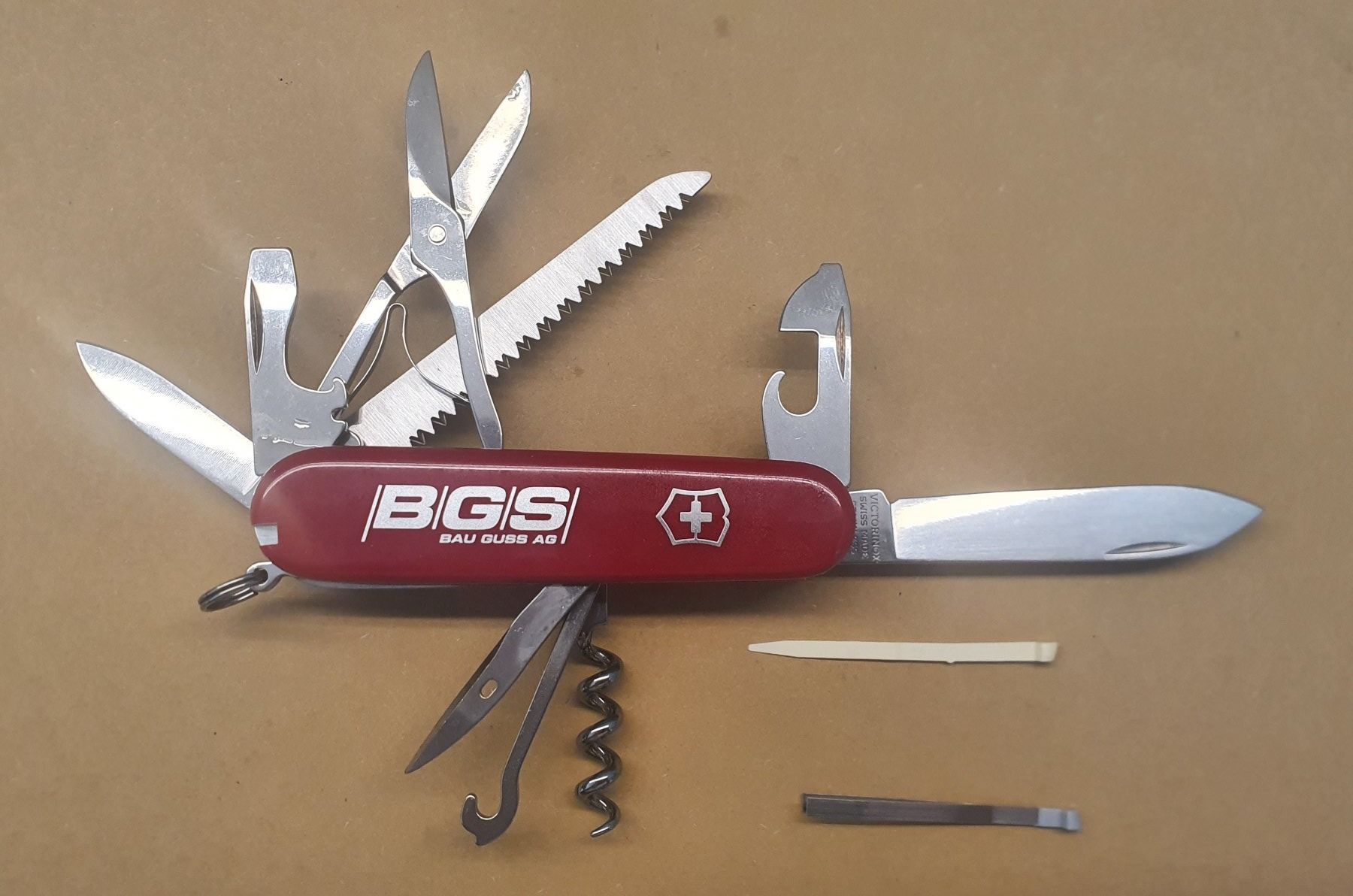 Victorinox Coltelli tascabile: 4 Victorinox / Wenger Sackmesser mit Logo – Nuovo (secondo la descrizione) da Härkingen venduto da MarianneSi 2