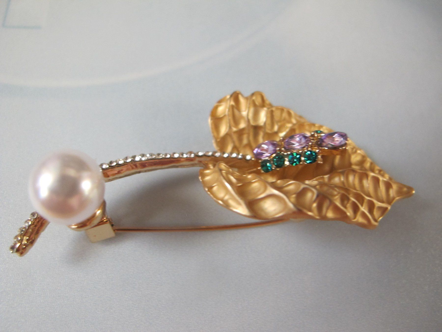 Broches & Aiguilles: Goldfarbene Brosche mit Perle, Blattform, Vintage Stil – Neuf (Voir description) à Löhningen par Chimae67 5