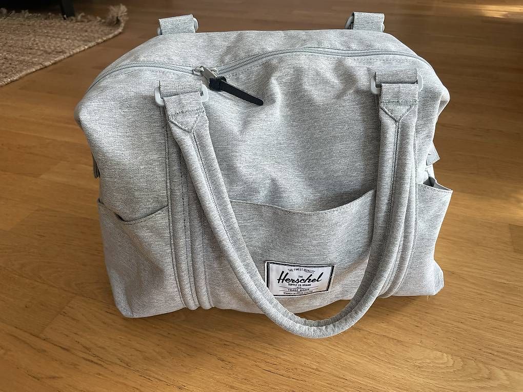 Herschel Taschen: Herschel Tasche – Gebraucht aus Luzern von bse_11x