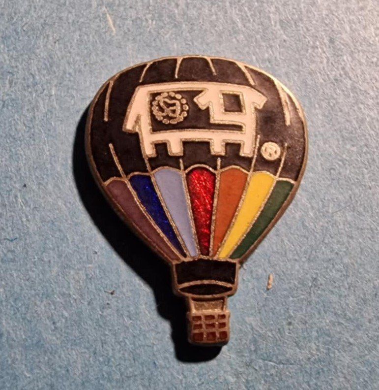 Placchette & Badge: Ballon Pin Schwarz mulitcolor – Usato da Härkingen venduto da specialshapes
