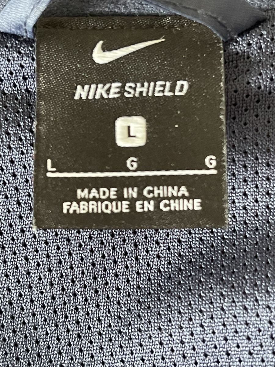 Cappotti: Veste Nike Shield homme bleu imperméable L avec inscriptio – Nuovo (secondo la descrizione) da Kloten venduto da Vermicelles 7