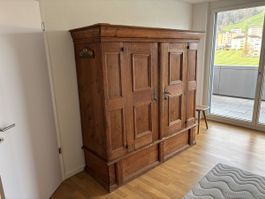 Antiker Tannenschrank