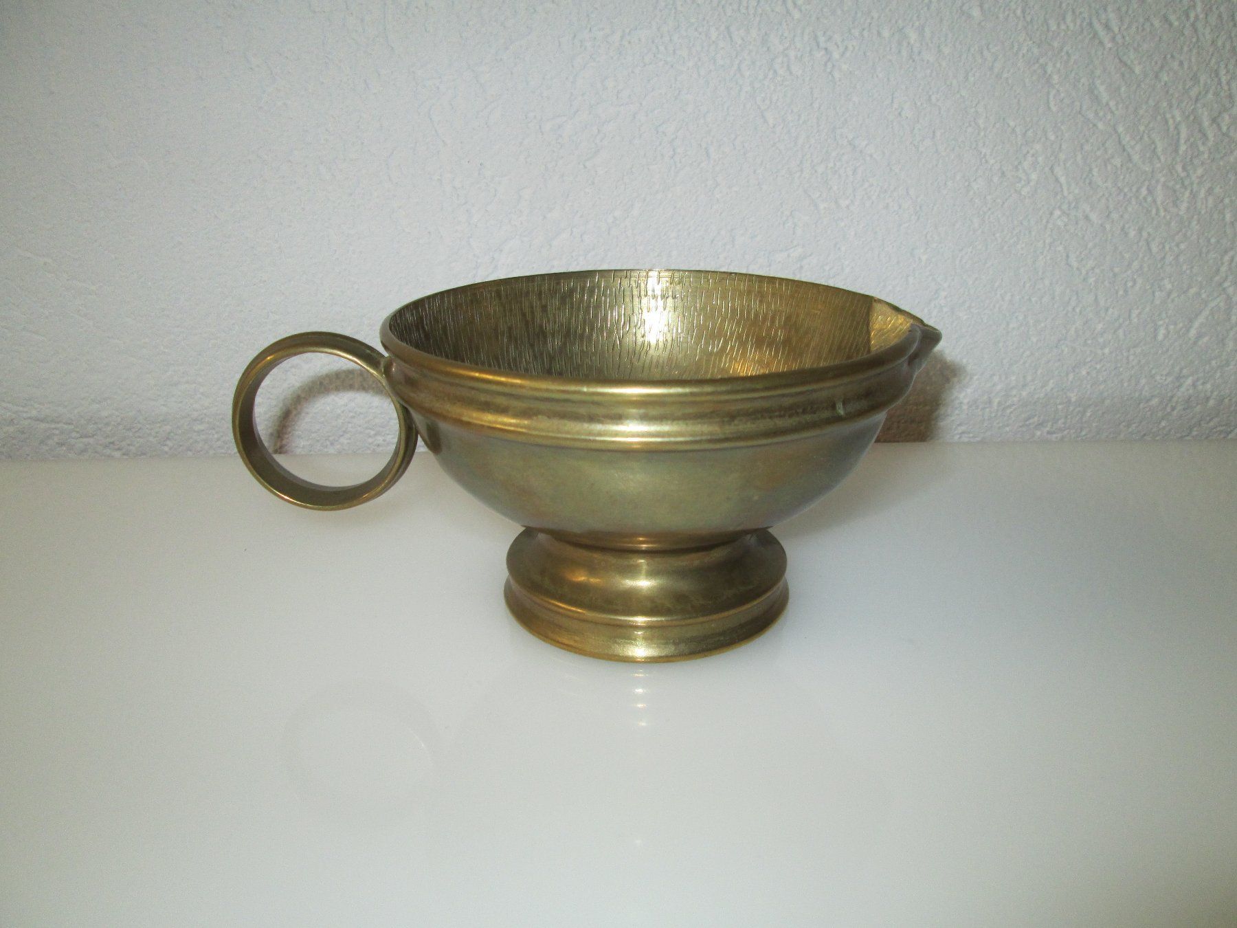 Tazze: Krug aus Messing mit Henkel – Usato da Movelier venduto da KRASI61