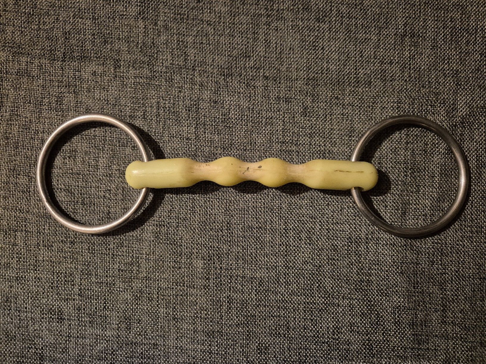 Briglie & Cavezze: Stangen Trense 13,5cm – Usato da Meggen venduto da Orrinka20