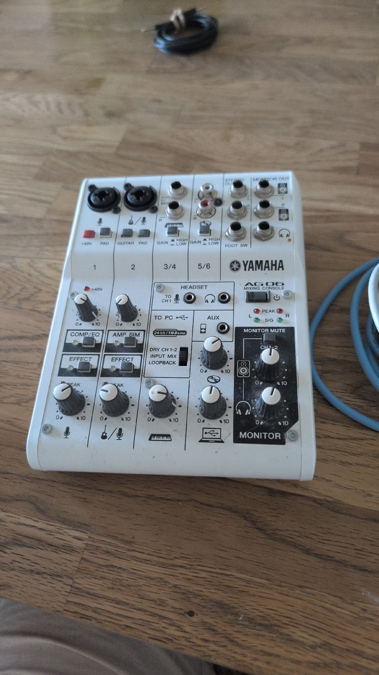 Yamaha Platines de mixage: Console YAMAHA AG06 avec casque Beyerdynamic DT 797 – D'occasion à Murten par antomtp