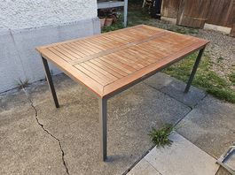 Gartentisch Holz zu verkaufen