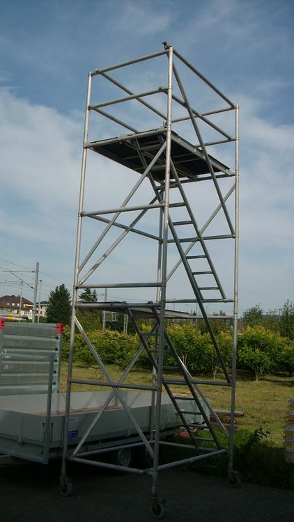 Rollgerüst mit Treppe gebraucht bis Arbeitshöhe ca.8.3m Kaufen auf