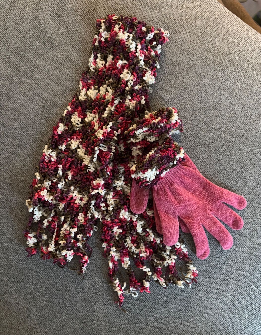 Altro abbigliamento per bambina: Neues wunderschönes Winterset Schal und Handschuhe – Nuovo (secondo la descrizione) da Urdorf venduto da leoale