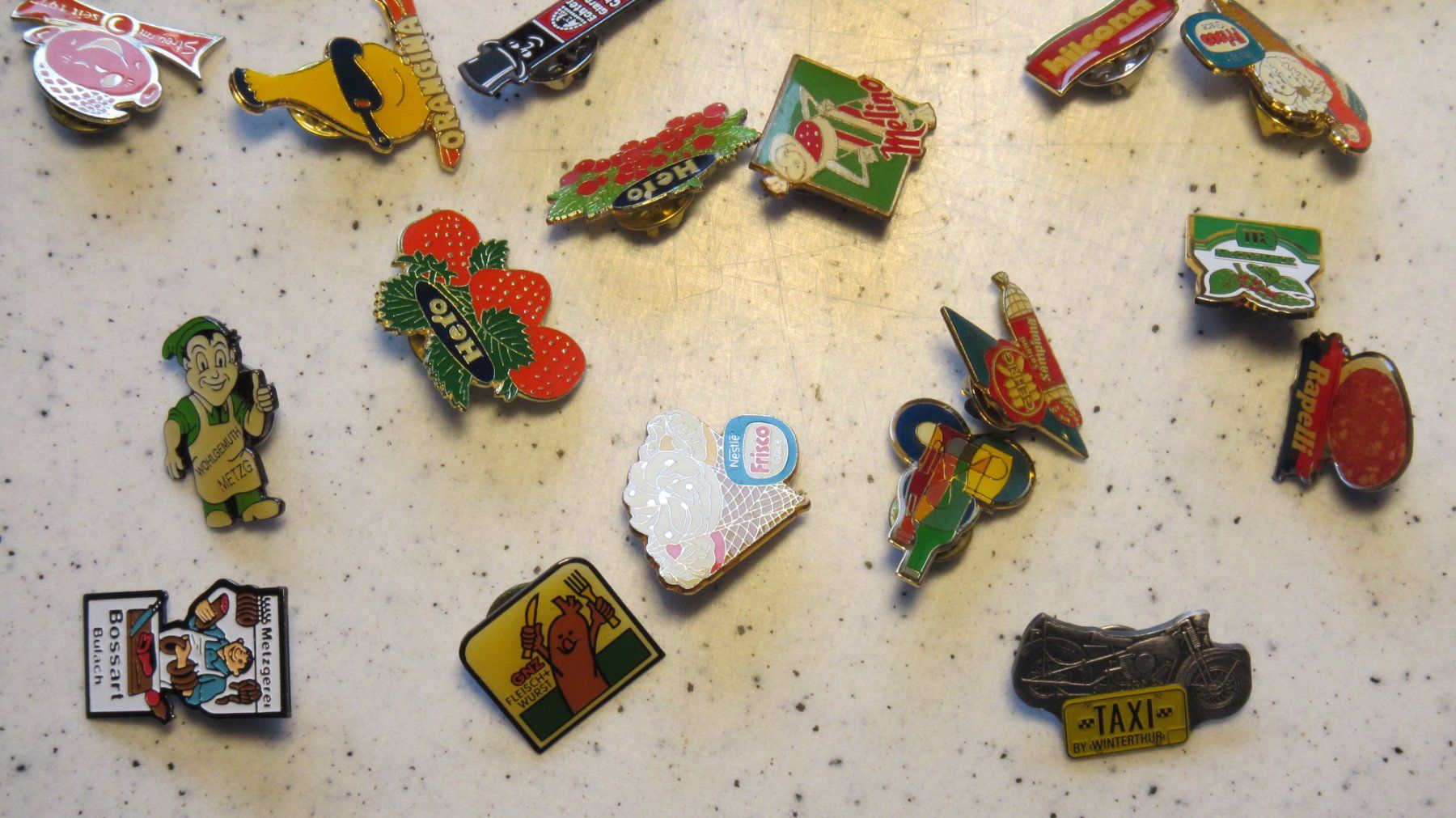 Placchette & Badge: 34 diverse Pins – Usato da Rafz venduto da stg101 3