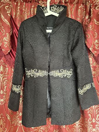 Elegante Jackke, schwarz mit Goldverzierungen, Grösse M