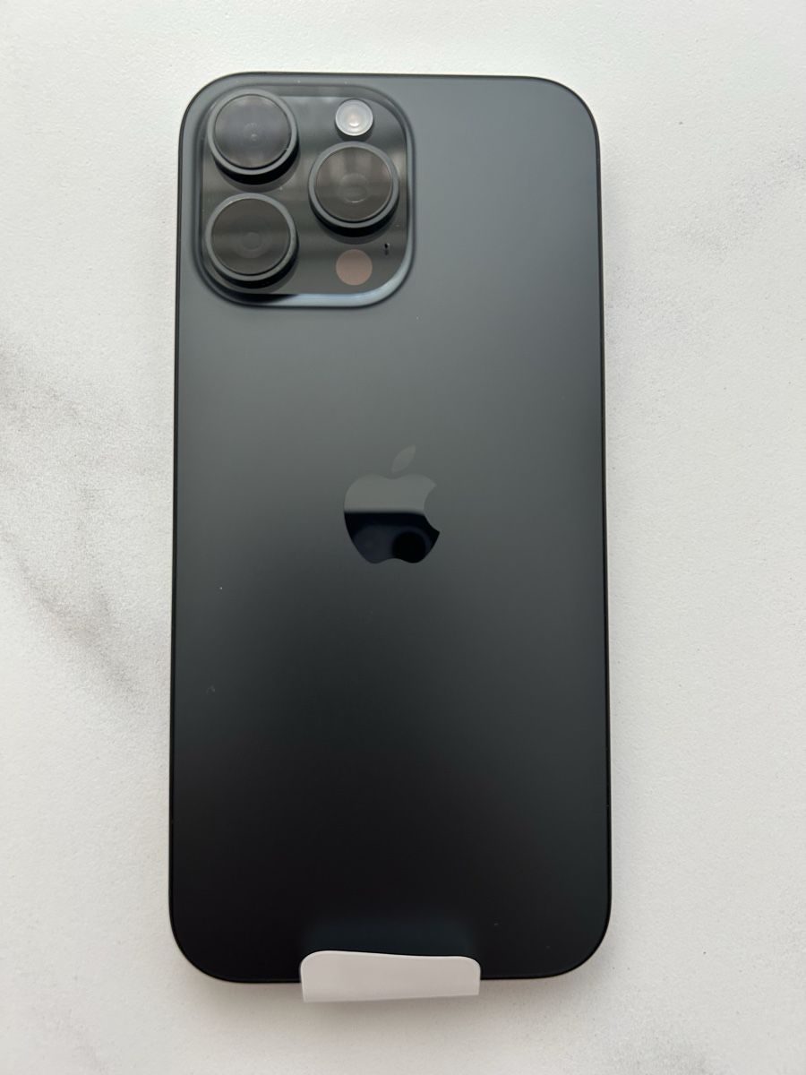 Apple Telefoni cellulari / Smartphones: Smartphone Apple iPhone 16Pro Max schwarz 256 GB  – Nuovo (secondo la descrizione) da Thun venduto da Refit-Zone 1