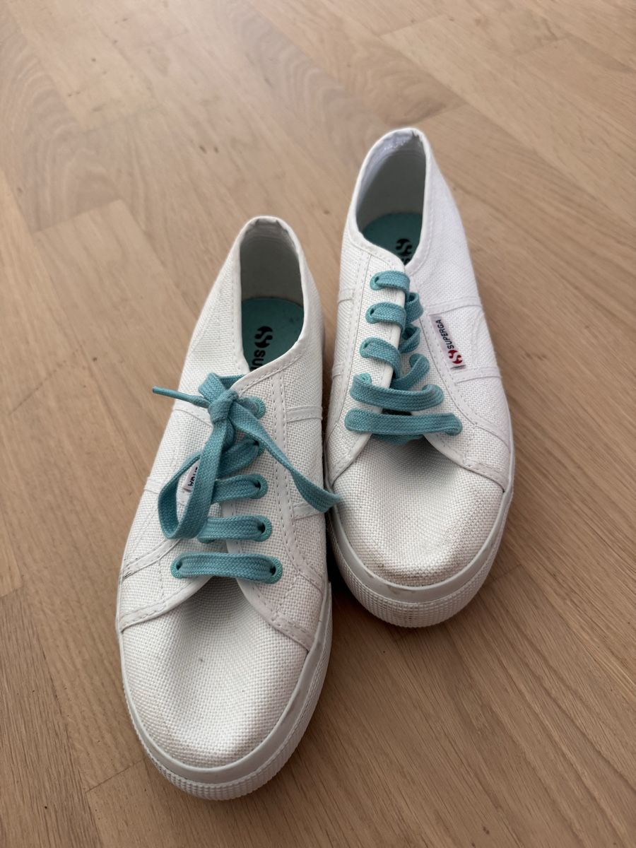 Superga Scarpe da donna: Superga Sneakers white and light blue size 37 – Usato da Dübendorf venduto da ClaraS. 1