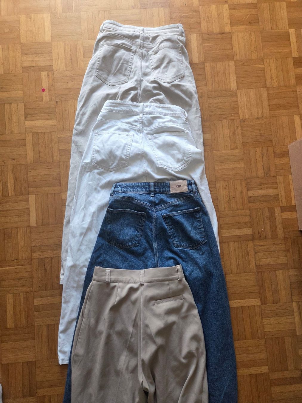 Pantaloni: 4 paar Hosen Gr. 36 – Usato da Basel venduto da grandfamily 5