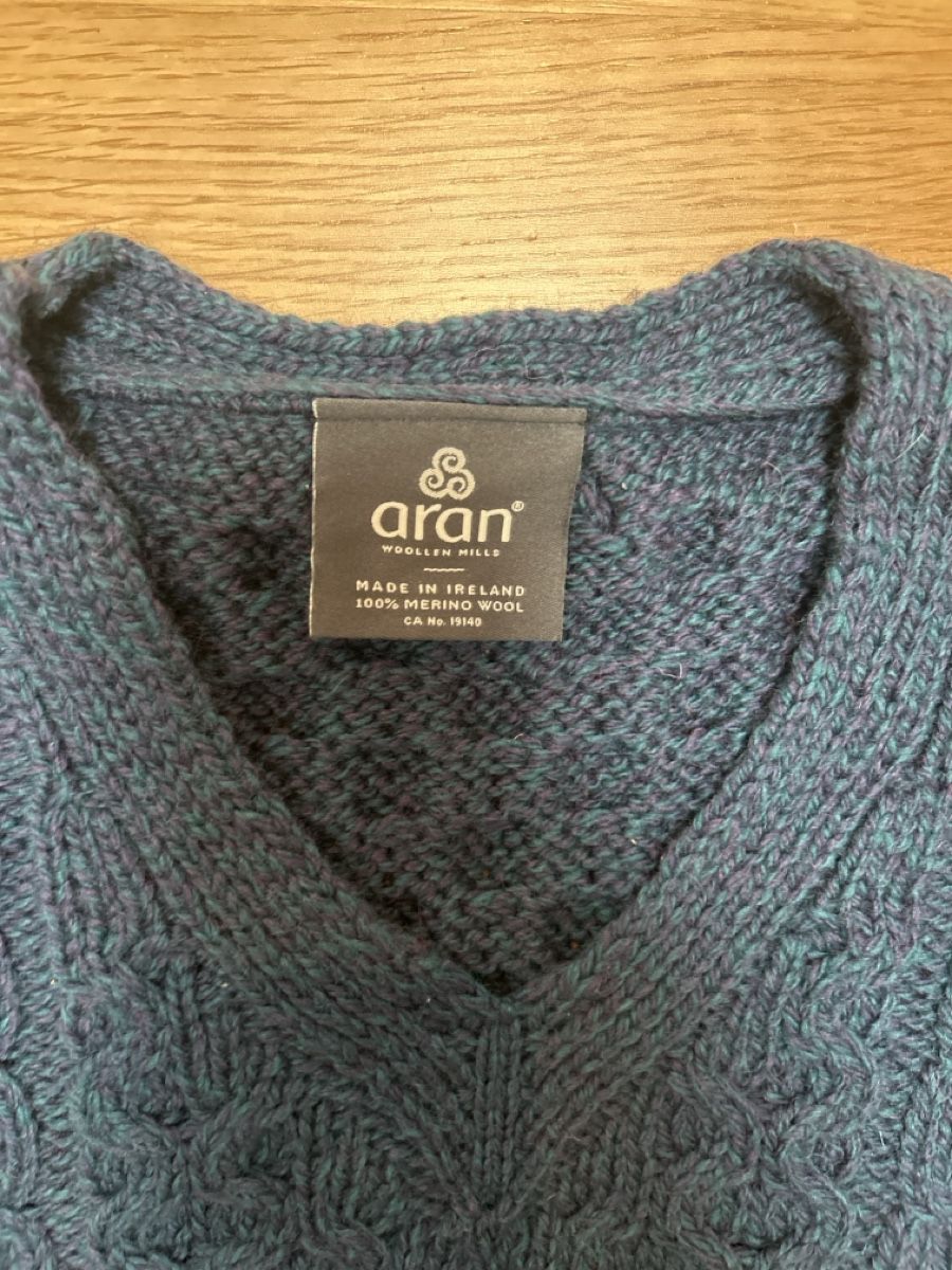 Maglioni & Felpe: ARAN Wolle Pullover blau V-Ausschnitt Grösse L – Usato da Luzern venduto da ThrowbackVintage 1