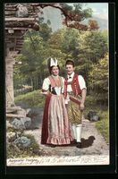 Junges Paar in Appenzeller Tracht neben 
