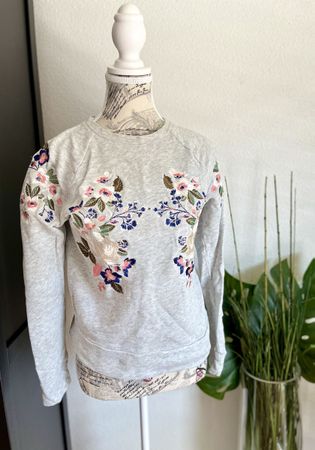 Grauer Sweatshirt mit Blumenmuster Grösse S
