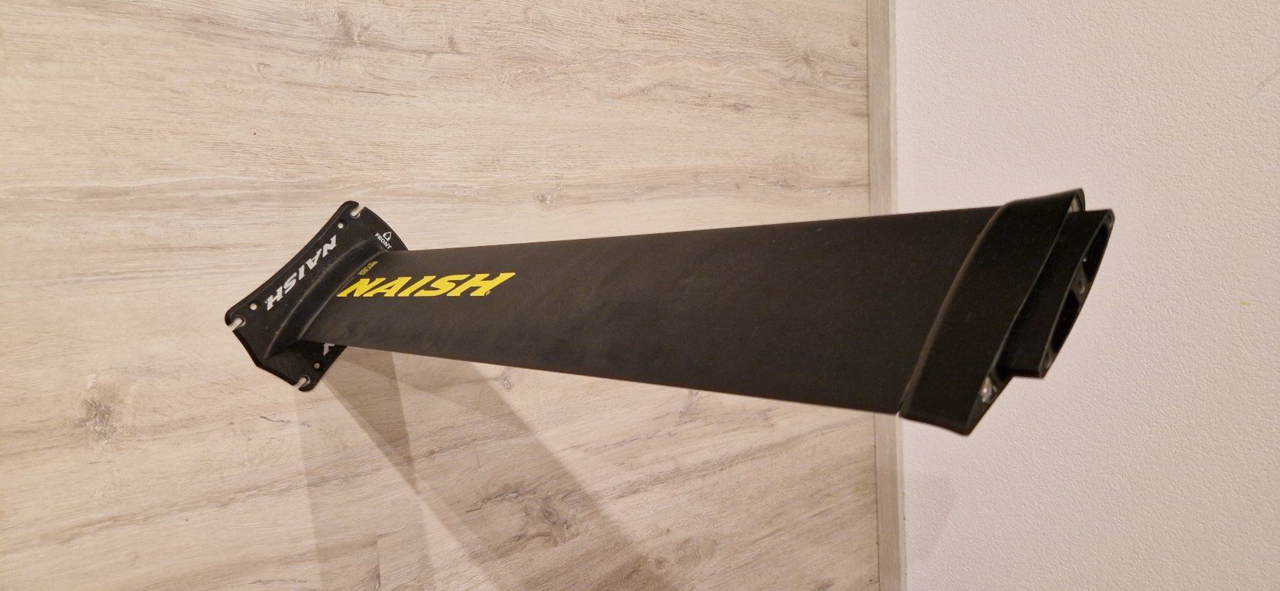 Naish Tavole da surf e di nuoto: Naish Foil-Mast 75 cm mit Basisplatte – Usato da Uhwiesen venduto da buleyupi 1