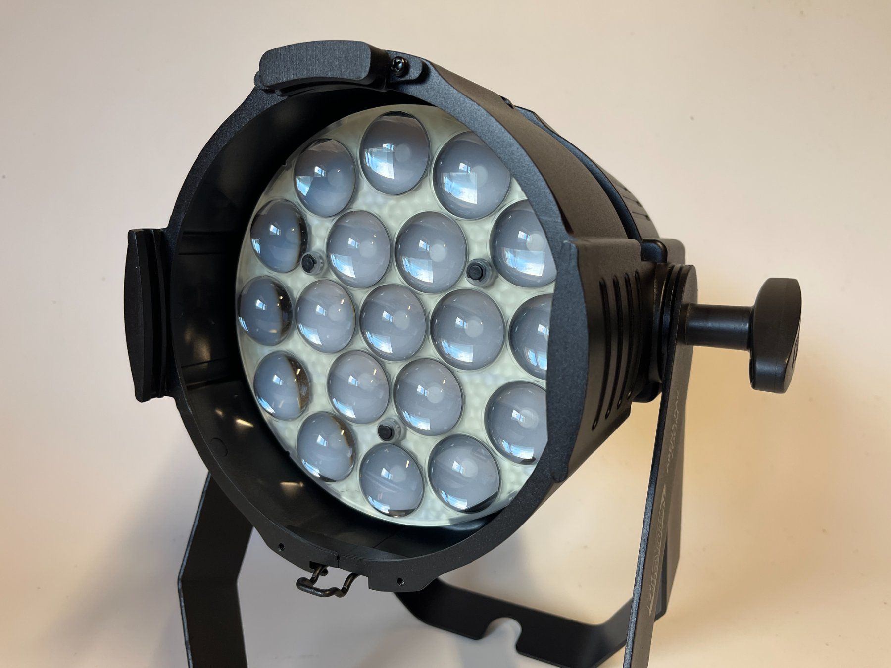 Lampade: Elation Professional LED PAR Scheinwerfer mit Zoomfunktion – Nuovo (secondo la descrizione) da Zizers venduto da fiduciar