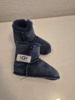 Süsse UGG Baby Schuhe, dunkelblau