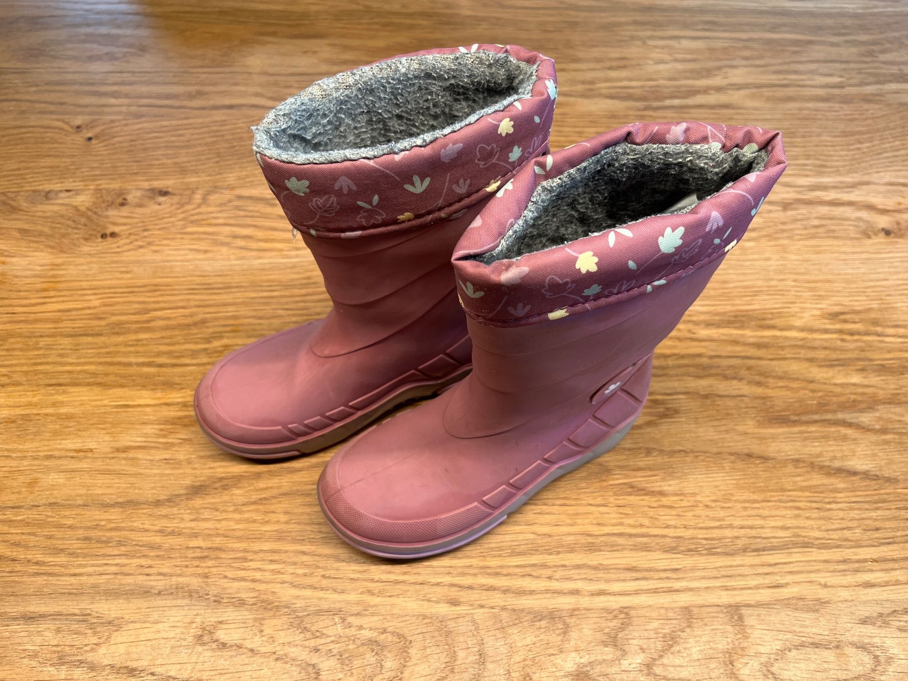 Schuhe für Mädchen: Schuhpaket Grösse 28 (5 Schuhe) – Gebraucht aus Brünisried von Seisler88 3