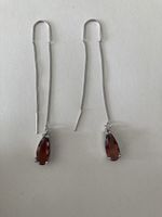 Boucles d’oreilles argentées cabochon en verre rouge
