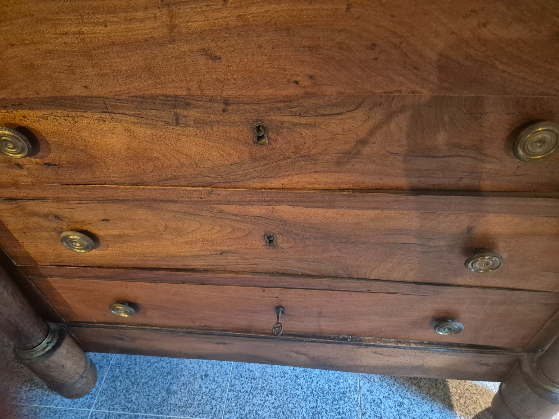 Cassettiere: Commode d'époque Empire en noyer, plateau marbre – Usato da Morgins venduto da pmd_px9d 6