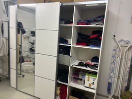 Grosser Schwebetürenschrank Weiss mit Spiegel (3-türig) – Vi