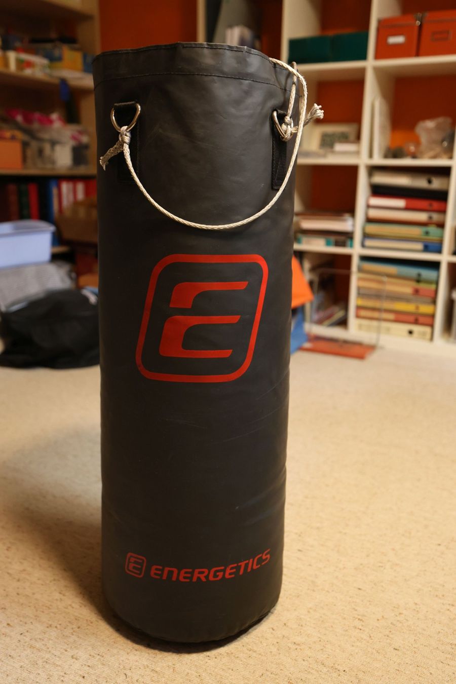 Boxsäcke: Boxsack 25kg, inkl. 3x Boxhandschuhe – Gebraucht aus Egnach von hb_b