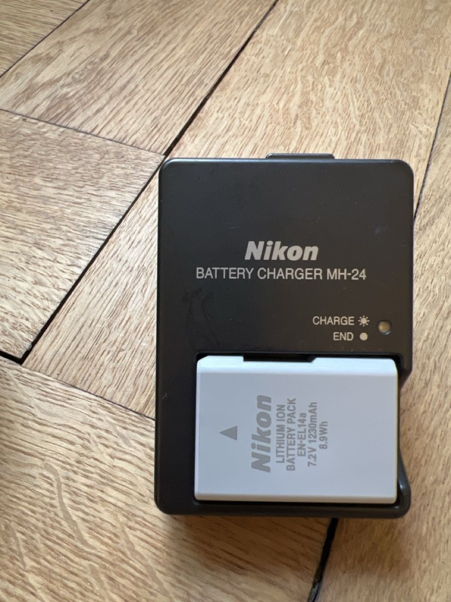 Nikon Fotocamera: Nikon D3300 Digitalkamera mit Objektiv neuwertig – Nuovo (secondo la descrizione) da Winterthur venduto da lalalalala 3