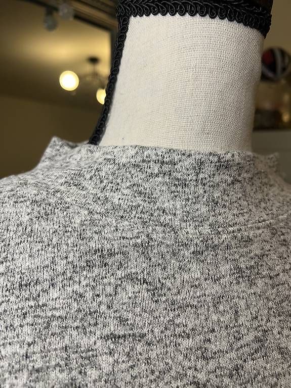 Maglioni & Felpe: Graumelierter Pullover Größe L-XL – Usato da Urdorf venduto da Marybyii 2