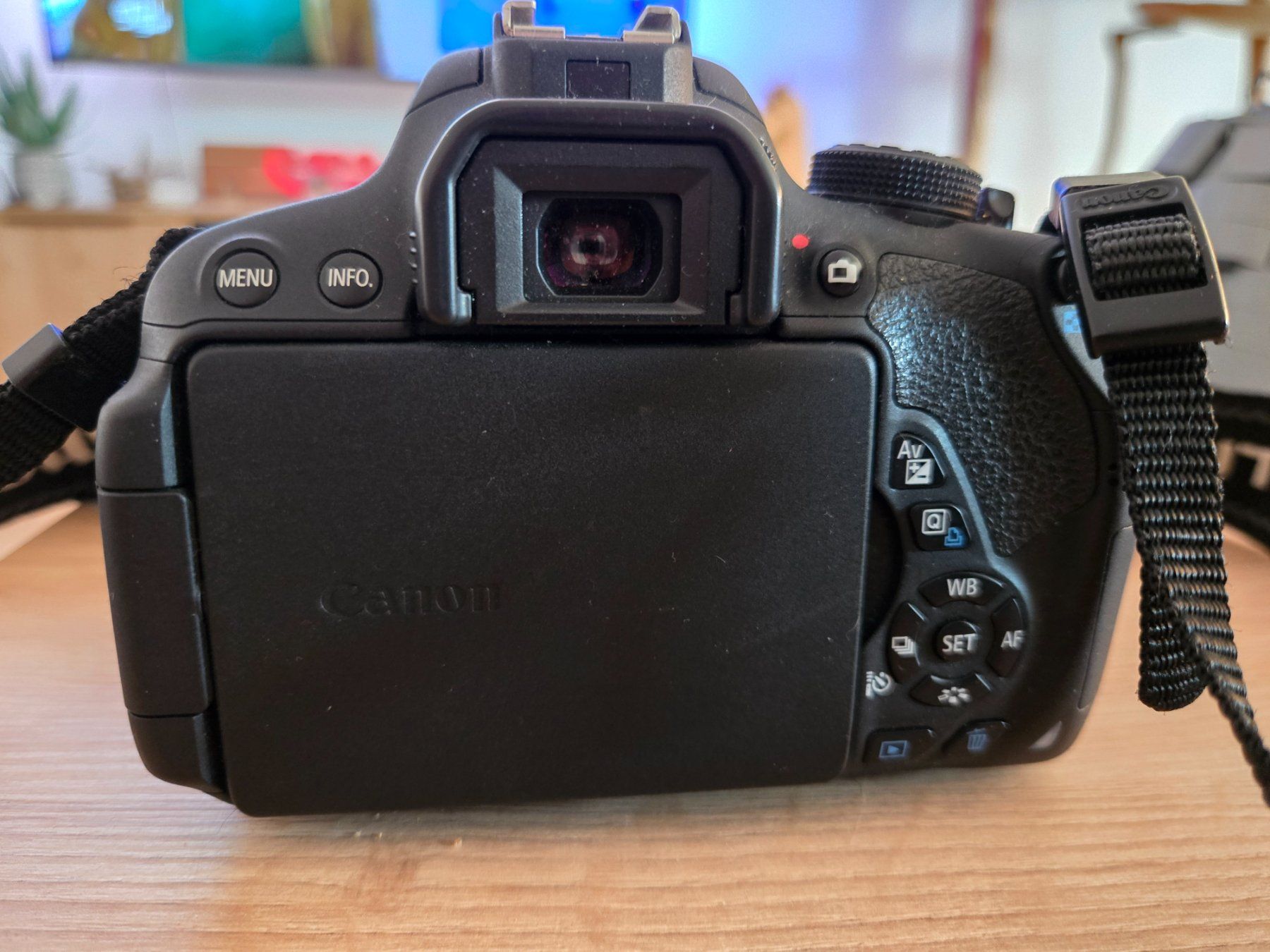 Canon Appareil photo: Kamera Canon EOS 700D – D'occasion à Rüdtligen par Second2299 2