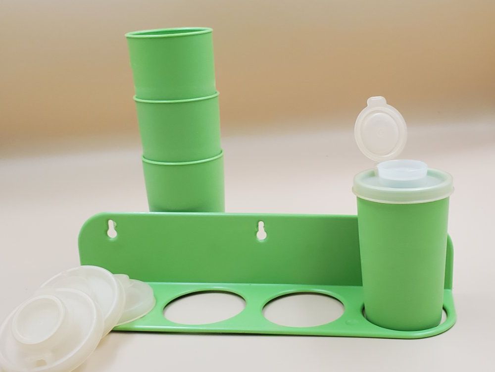 Tupperware Contenitori & Simili: 4 pots à épices Tupperware vert avec support made in Usa 70s – Usato da Rennaz venduto da La_malle_du_dauphin 4