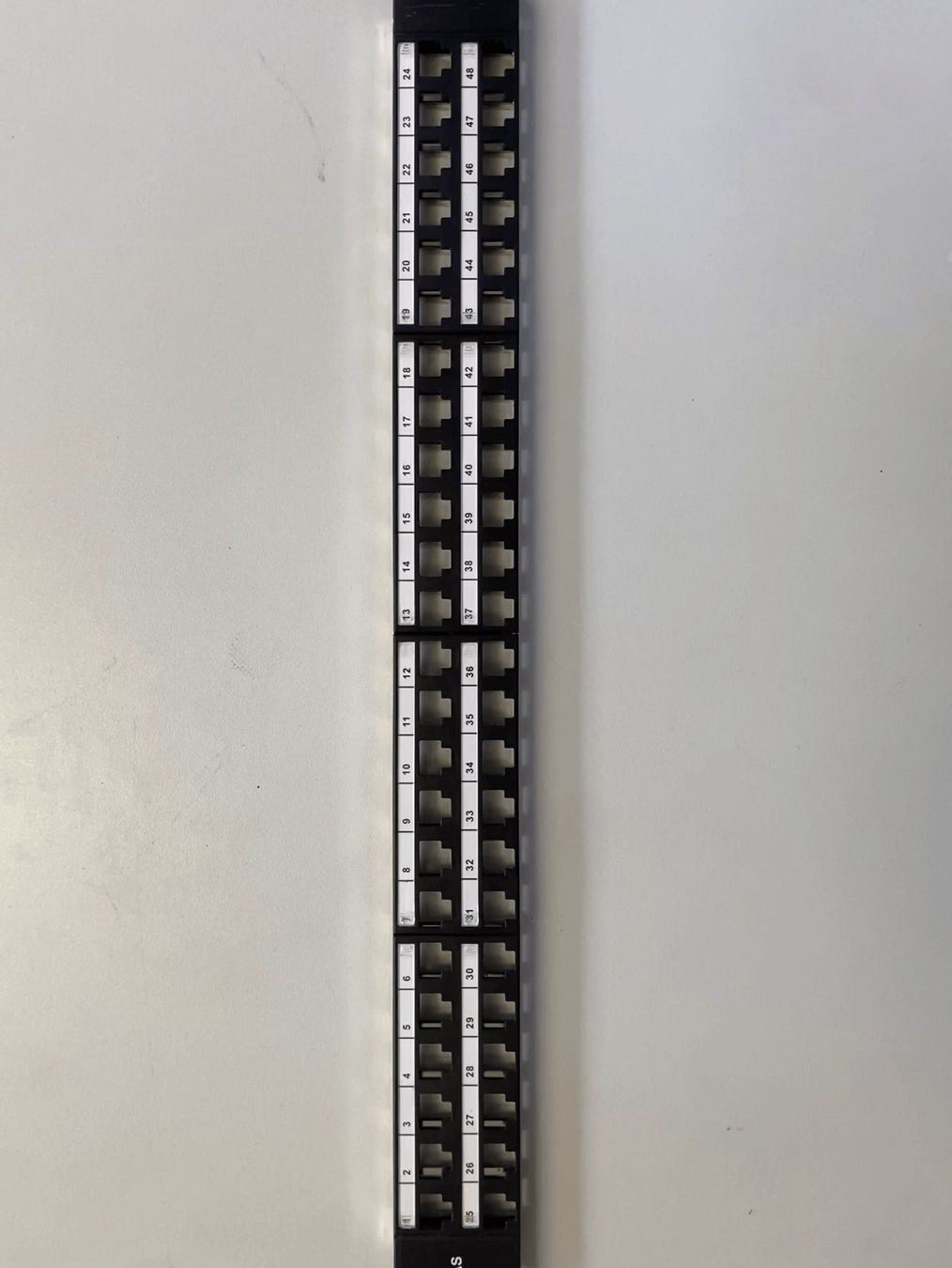 Pareti & Soffitti: UTP 48 Port Blank Patch Panel – Usato da Zizers venduto da Digitag0 1
