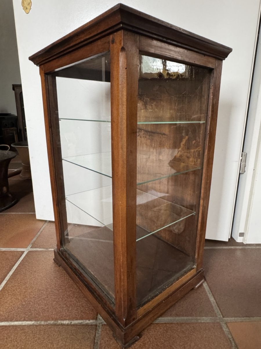 Vetrine: Antike Glasvitrine – Usato da Hombrechtikon venduto da Froeschli9 2