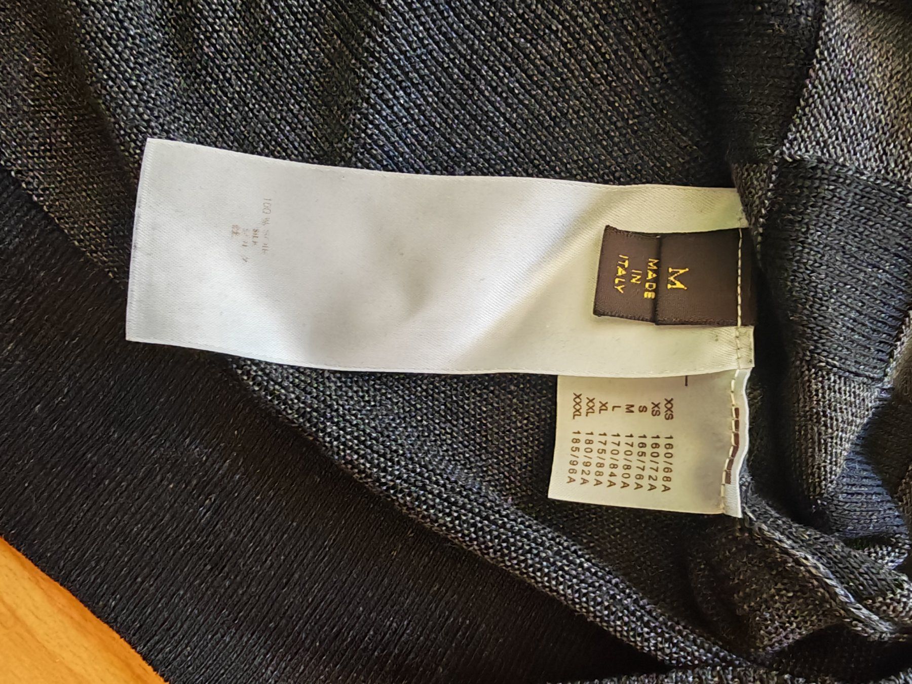 Louis Vuitton Maglioni & Felpe: Original Louis Vuitton Damier V-Neck Pullover M/52 Anthrazit – Usato da Pfäffikon SZ venduto da mat_qgm9 3