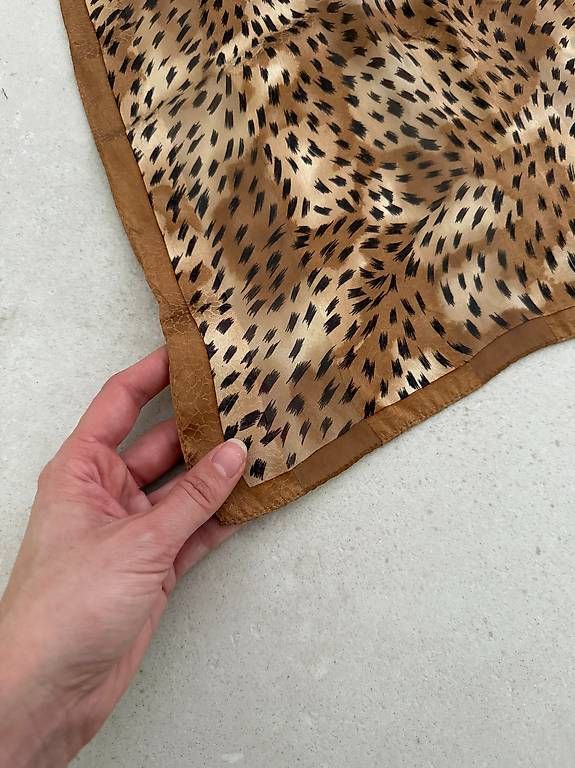 Foulard & Sciarpe: Vintage Seidentuch Animal-Print – Usato da Merlischachen venduto da GlamGarb 2