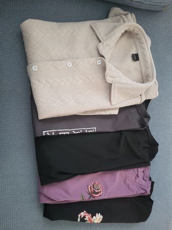 Kleidungspaket 5 Teile T-Shirts und Hemd verschiedene Motive