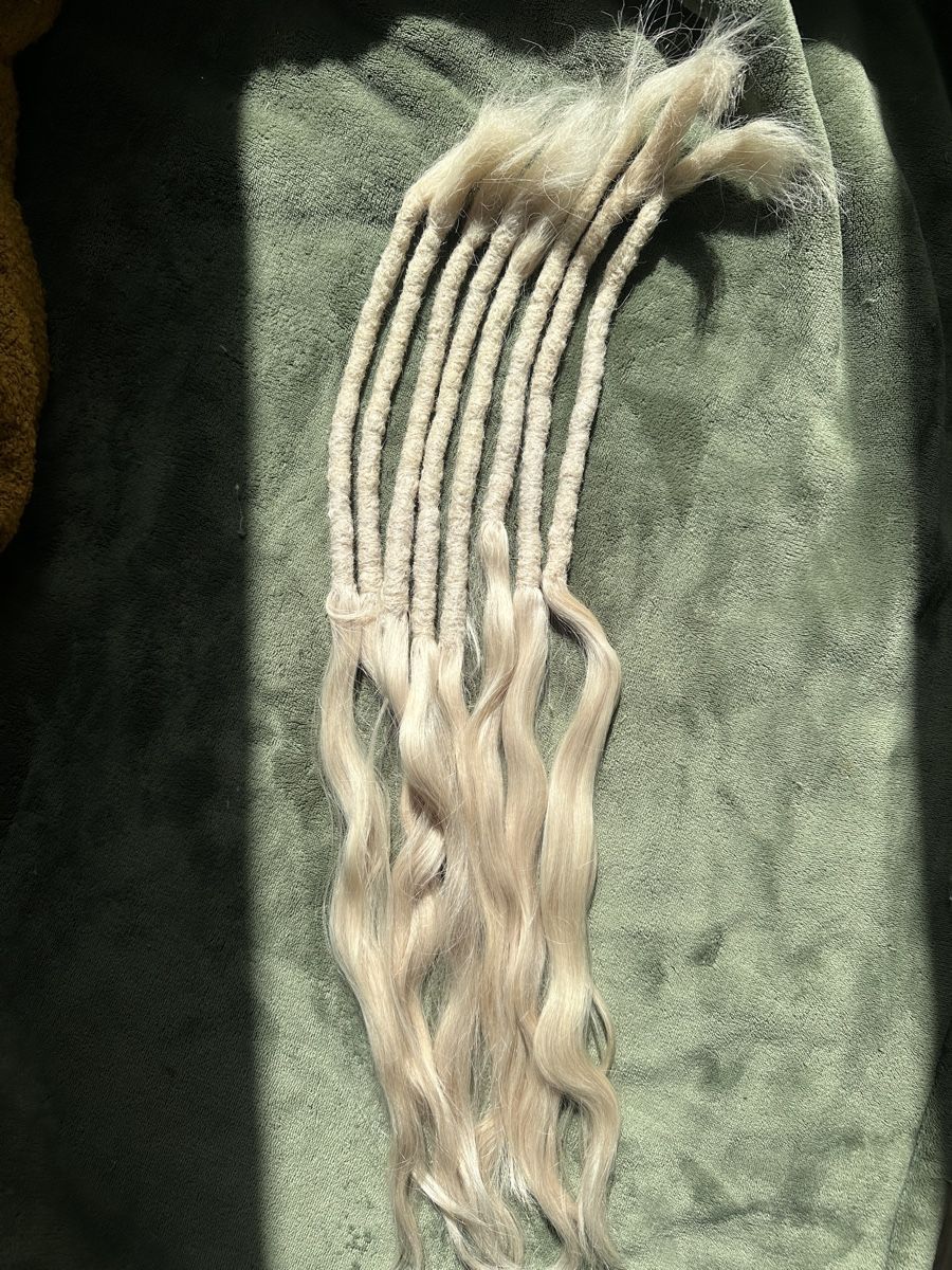 Accessori per capelli: Blonde Dreadlocks Echthaar Extensions, mit full spitzen – Nuovo e nell'imballaggio originale da Dättwil AG venduto da oceaneyes