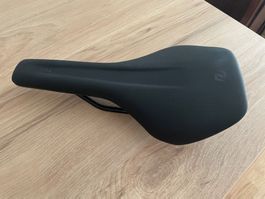 NEU Velosattel SYNCROS Tofino E 1.5 und gratis 2 Schläuche
