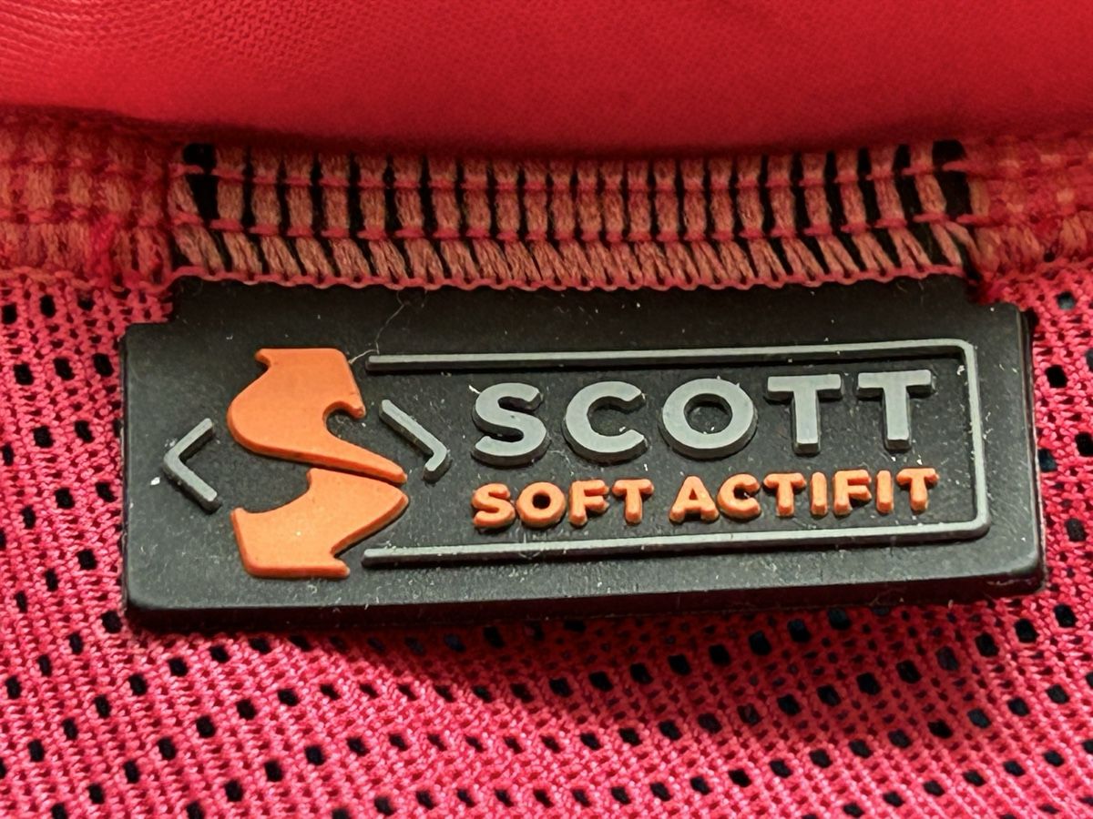 Protections: Scott Soft Actifit Schutzweste Grösse S 140-155cm – D'occasion à Wolhusen par eve_m6cg 6