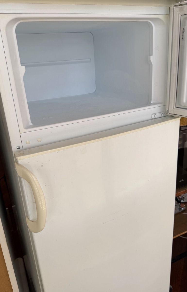 Kühlschrank: Réfrigérateur Pro Line – Gebraucht aus Clarens von lollipop74 1