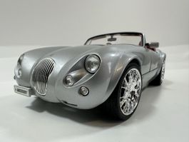 Wiesmann Roadster MF3 1:18, silbrig, REVELL