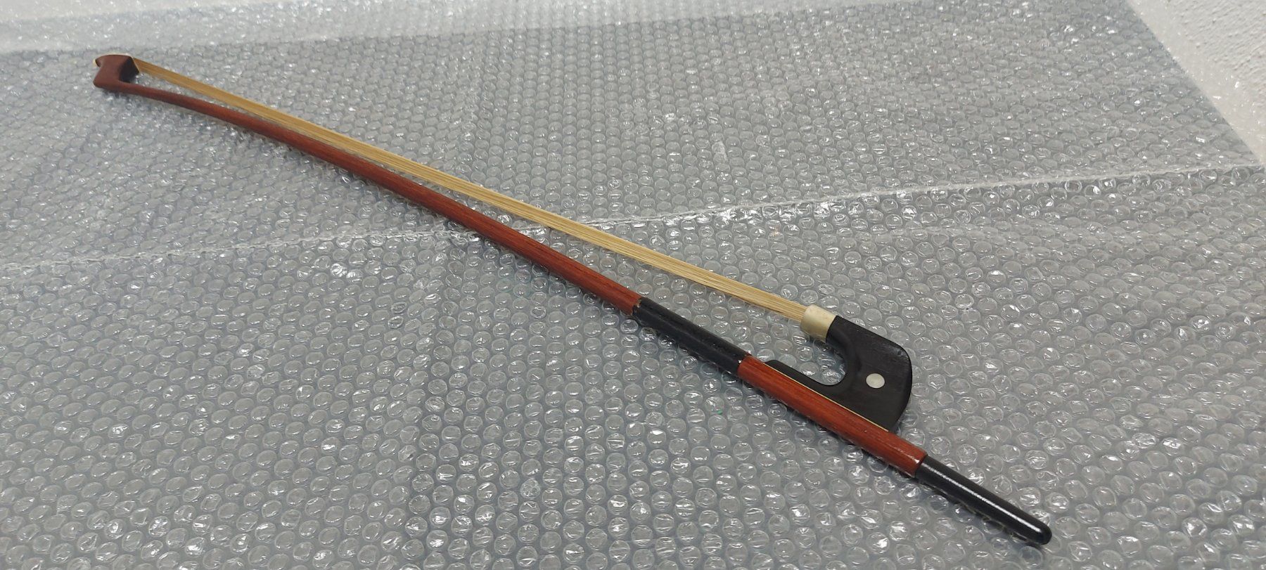 Strumenti musicali: Kontrabasbogen Deutsch  L= 76 cmm. – Usato da Glattbrugg venduto da Swissmusik 3