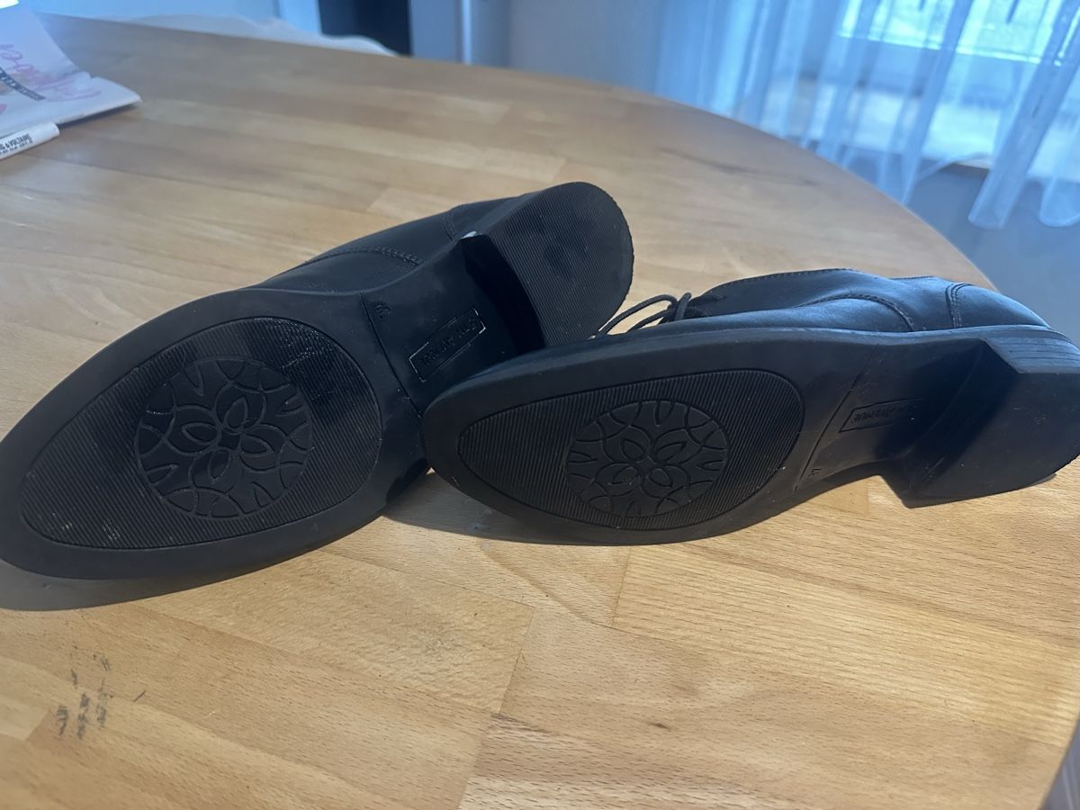 Scarpe da donna: 5th Avenue Schnürschuhe Schwarz Echt Leder Gr. 37 – Usato da Liestal venduto da esr_9y9c 2
