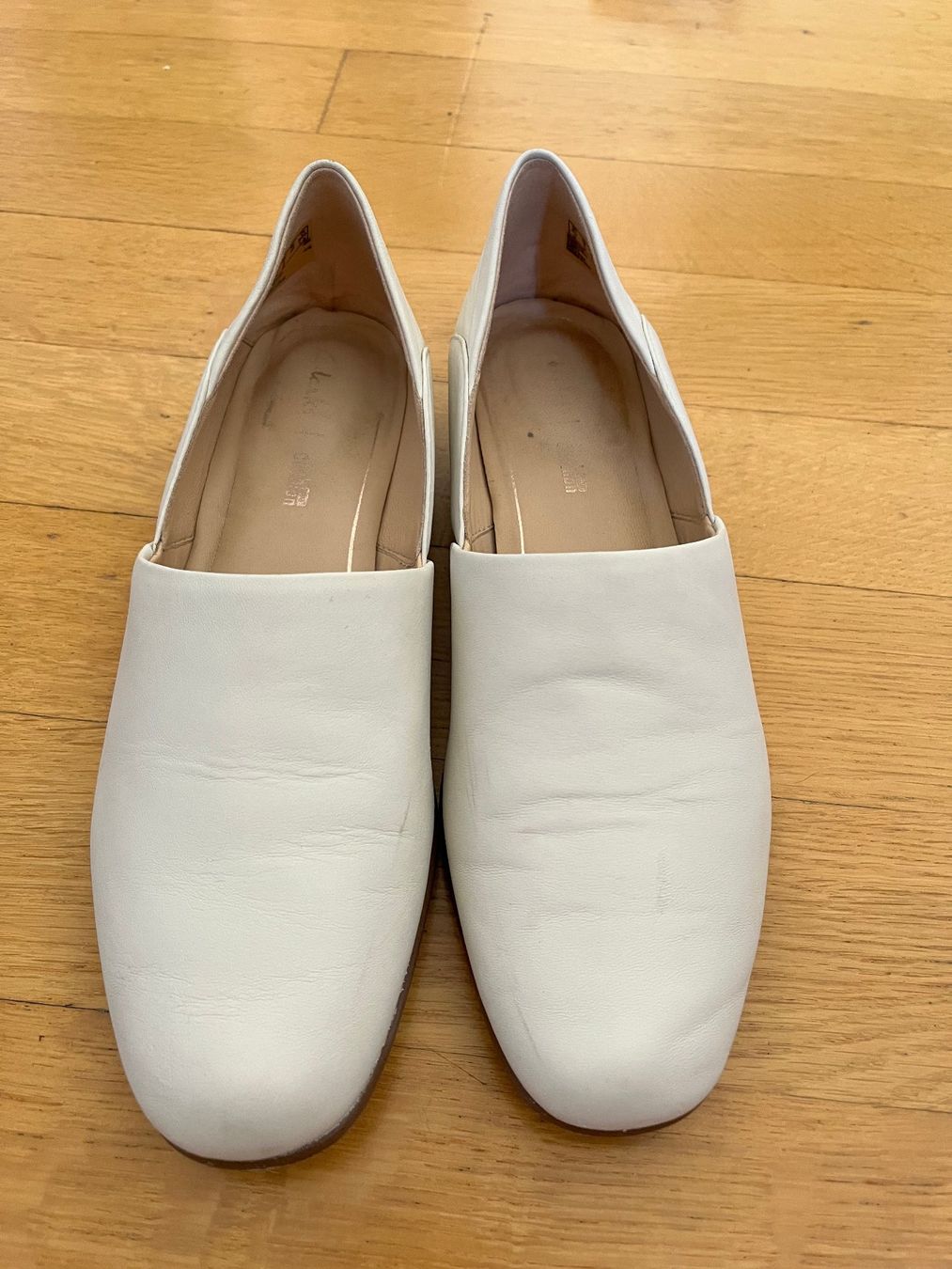 Clarks Scarpe da donna: Weisse Clarks Lederschuhe / Slipper – Usato da Basel venduto da lil_x2rf