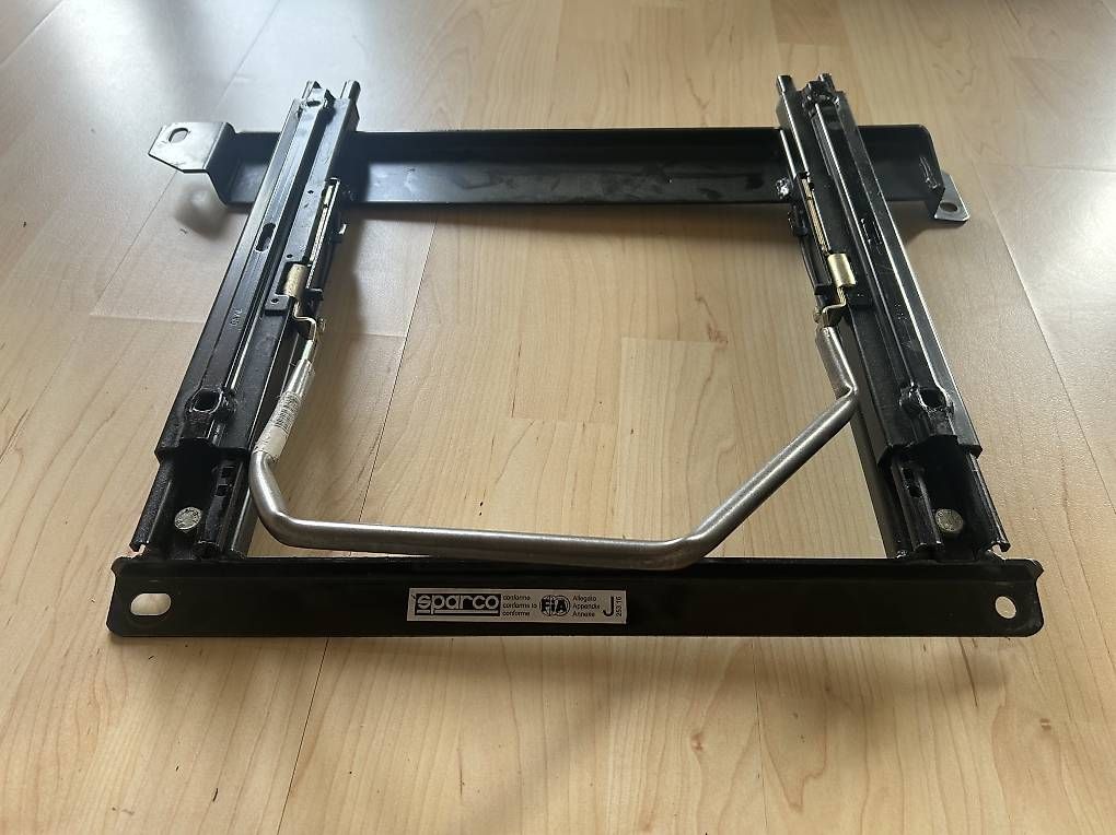 Tutti pezzi di ricambio auto: Console Sparco Lancer EVO 7-8-9 – Usato da Cernier venduto da eliasi2706