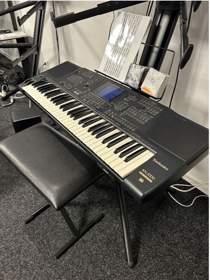 Musikinstrumente: Technics KN2000 Keyboard  Lieferung Gratis – Gebraucht aus Thun von Thuno6
