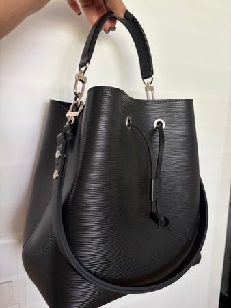 Louis Vuitton Neo Noe MM aus schwarzem  Epi Leder NEU