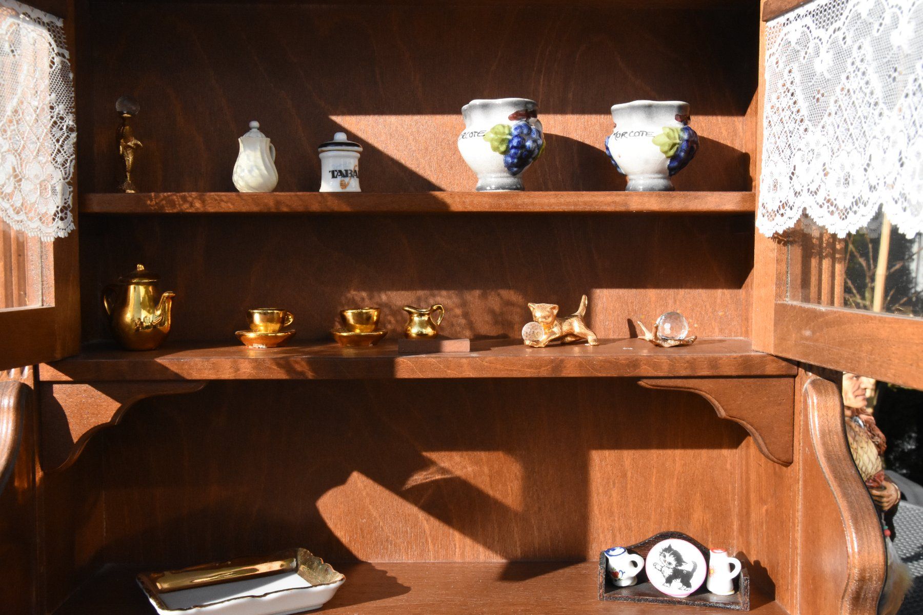 Credenze: Miniatur-Buffet mit Zubehör – Usato da Giswil venduto da Guardia75 4